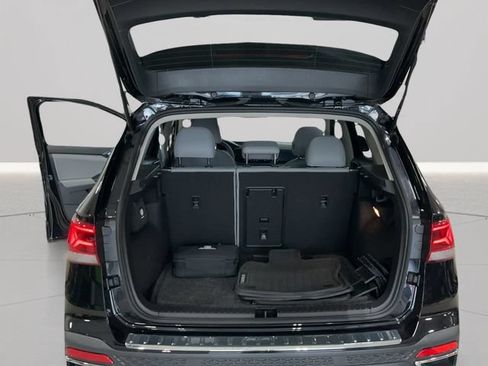 Used 2023 Volkswagen Taos SE w/ Panoramic Sunroof Package AWD/4WD image 19