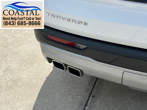 Used 2025 Chevrolet Traverse LT FWD image 29