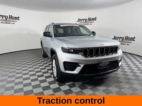 Used 2023 Jeep Grand Cherokee Laredo X AWD/4WD image 6