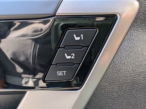 Used 2023 Toyota Tundra Limited AWD/4WD image 17