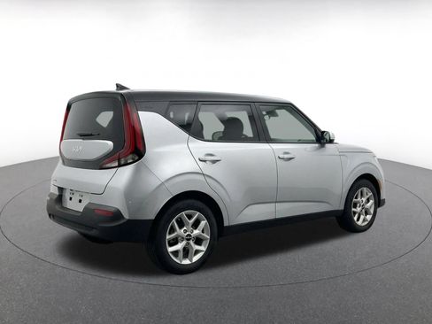 Used 2025 Kia Soul LX w/ LX Technology Package FWD image 11