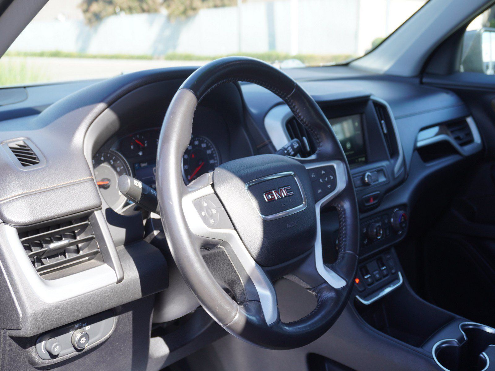 Used 2019 GMC Terrain SLE w/ Driver Convenience Package FWD image 19