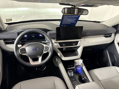 Certified 2025 Ford Explorer Active w/ Active Comfort Package image 27