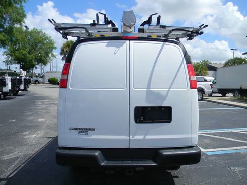 Used 2017 Chevrolet Express 2500 image 12