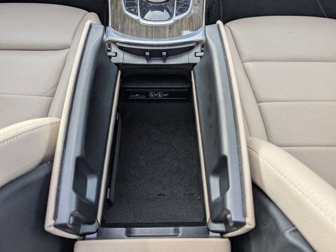 Used 2018 Mercedes-Benz C 300 Sedan image 32