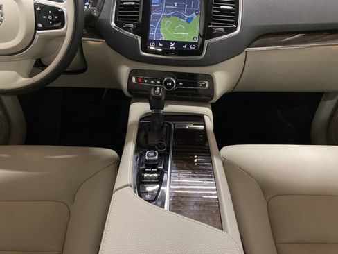 Used 2018 Volvo XC90 T6 Momentum w/ Convenience Package AWD/4WD image 14