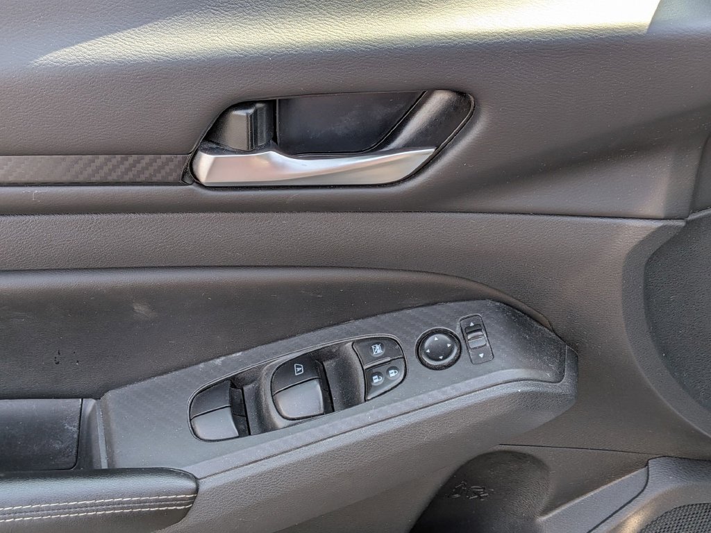 Used 2024 Nissan Altima 2.5 SV FWD image 11