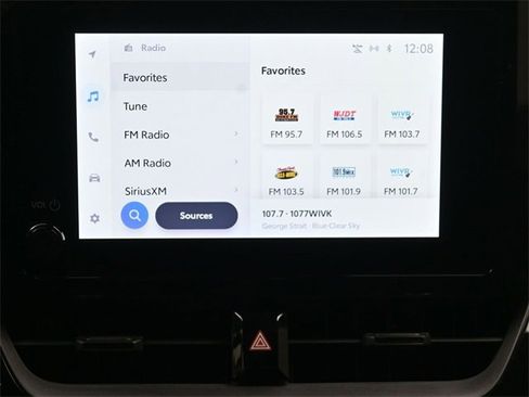 Used 2024 Toyota Corolla SE w/ SE Premium Package image 22