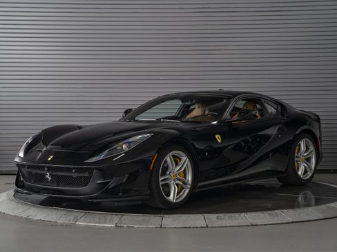 Used 2019 Ferrari 812 Superfast RWD image 1