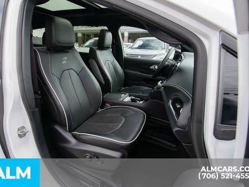 Used 2024 Chrysler Pacifica Limited w/ S Appearance Package image 21