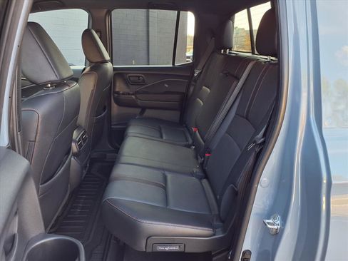 Used 2025 Honda Ridgeline TrailSport image 13