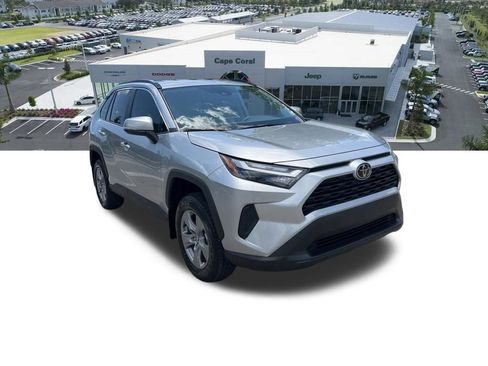 Used 2025 Toyota RAV4 XLE FWD image 9