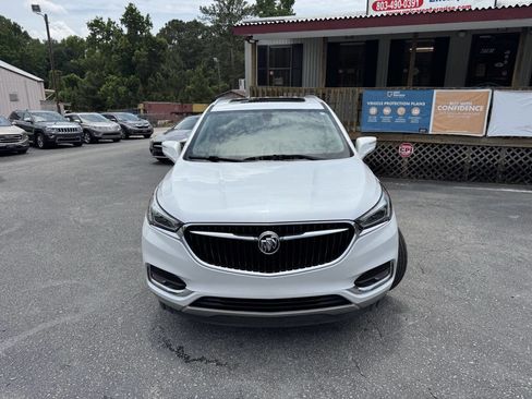 Used 2019 Buick Enclave Essence FWD image 2
