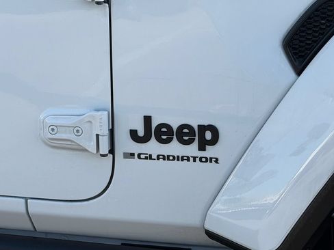 Used 2024 Jeep Gladiator Sport AWD/4WD image 10