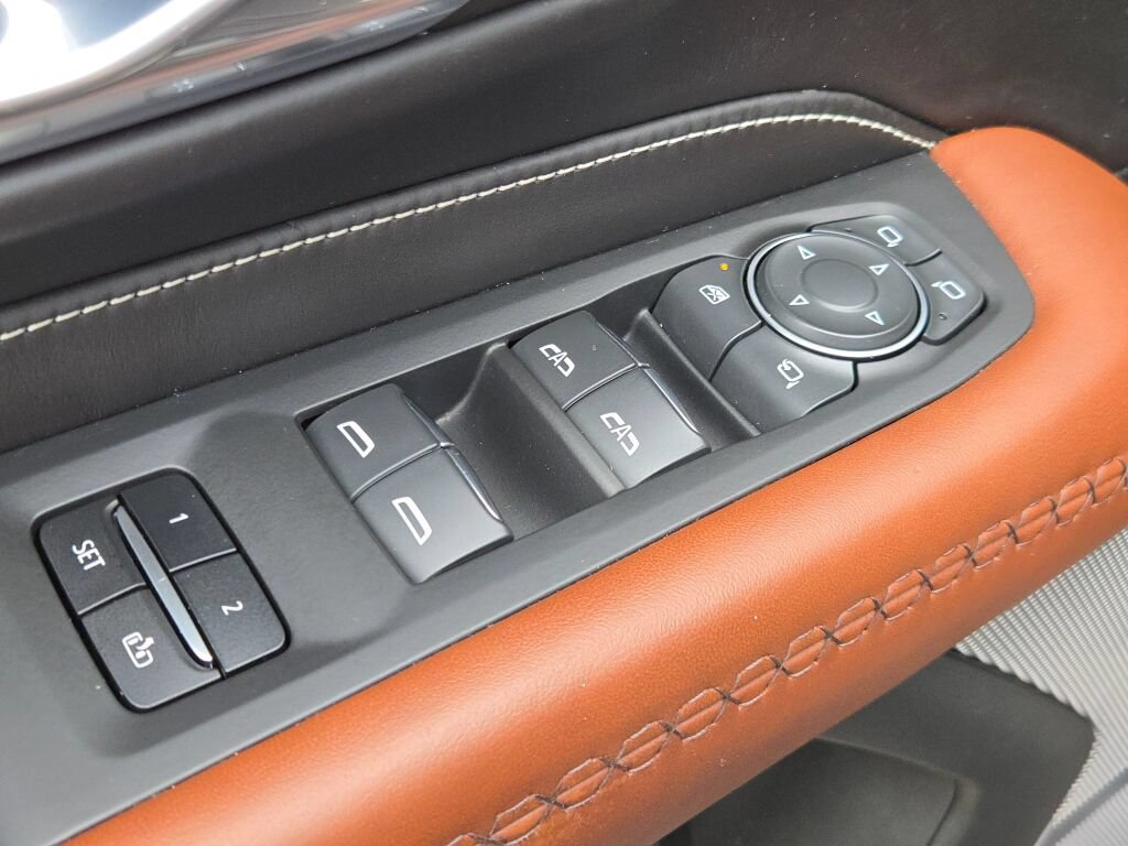 Used 2023 GMC Yukon Denali Ultimate AWD/4WD image 30