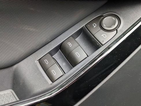 New 2026 Chevrolet Equinox LT w/ Safety and Technology Package FWD image 9