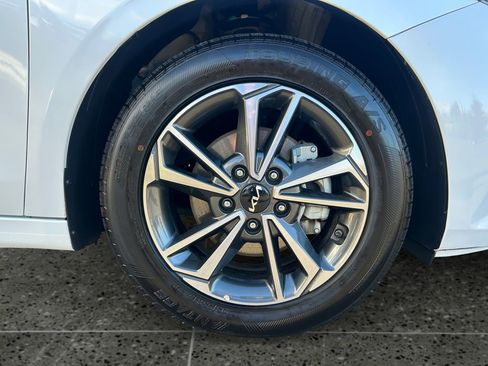 Used 2023 Kia Forte LXS image 9