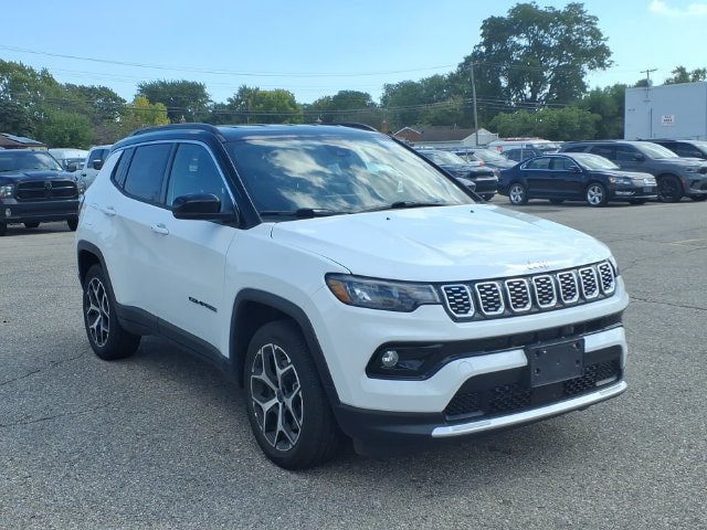 Used 2025 Jeep Compass Limited AWD/4WD image 3