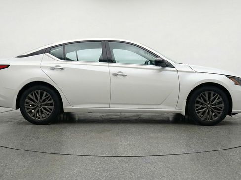 Used 2025 Nissan Altima 2.5 SV image 11