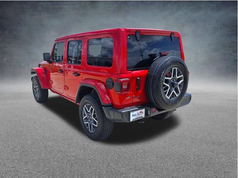 Used 2025 Jeep Wrangler Unlimited Sahara AWD/4WD image 6