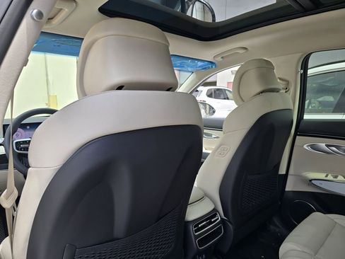 New 2026 Genesis GV70 2.5T Select AWD/4WD image 9