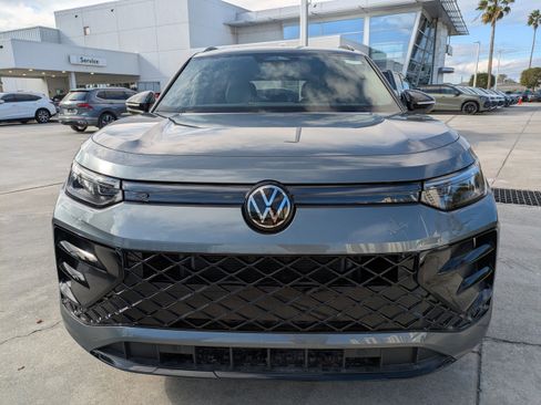 New 2026 Volkswagen Tiguan SE R-Line FWD image 9