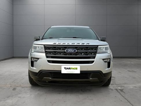 Used 2018 Ford Explorer XLT w/ Equipment Group 202A AWD/4WD image 2