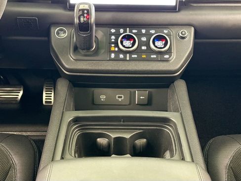 Used 2022 Land Rover Defender 110 V8 image 12