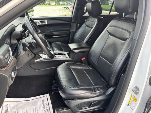 Used 2020 Ford Explorer Limited RWD image 3