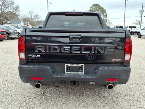 Used 2025 Honda Ridgeline Sport image 6