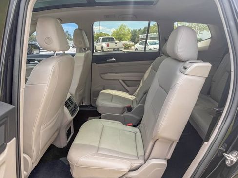 Used 2021 Volkswagen Atlas SE w/ Panoramic Sunroof Package FWD image 19