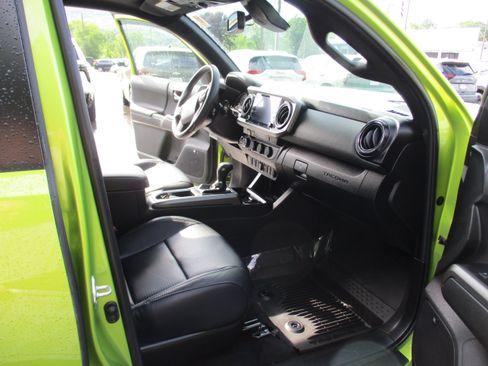 Used 2023 Toyota Tacoma TRD Off-Road w/ TRD Premium Off Road Package AWD/4WD image 15