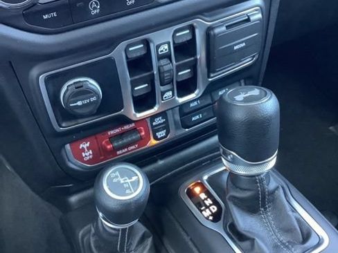 Certified 2025 Jeep Wrangler Unlimited Rubicon AWD/4WD image 22