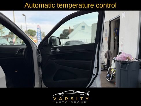 Used 2022 Jeep Grand Cherokee Laredo X image 13