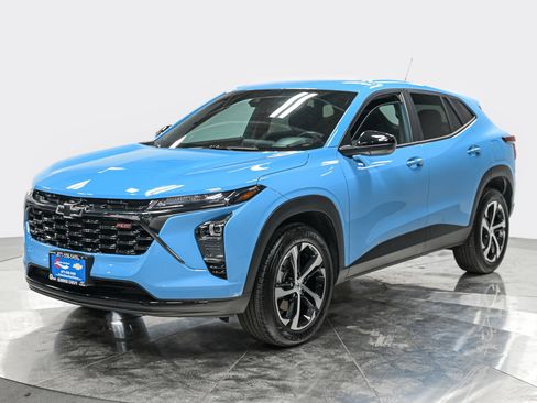 Used 2025 Chevrolet Trax RS w/ Driver Confidence Package FWD image 1