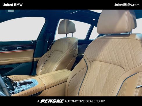 Used 2022 BMW 750i xDrive w/ Luxury Rear Seating Package image 5