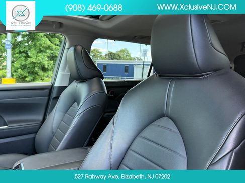 Used 2022 Toyota Highlander XLE AWD/4WD image 10