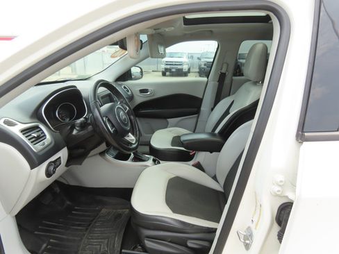 Used 2018 Jeep Compass Latitude w/ Popular Equipment Group FWD image 25