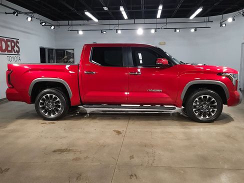 Used 2024 Toyota Tundra Limited AWD/4WD image 8