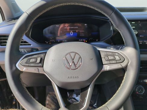 Used 2023 Volkswagen Taos SE w/ Panoramic Sunroof Package FWD image 26
