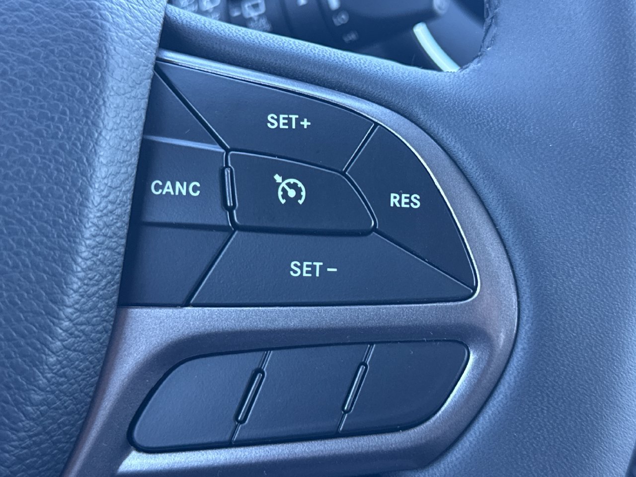 Used 2022 Jeep Cherokee Latitude Lux w/ Sun & Sound Group AWD/4WD image 30