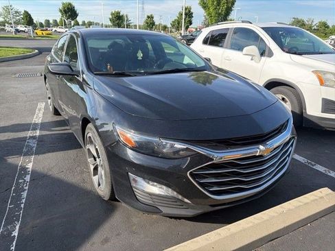 Used 2022 Chevrolet Malibu LT FWD image 2