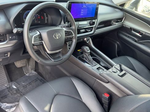 Certified 2025 Toyota Grand Highlander AWD image 19