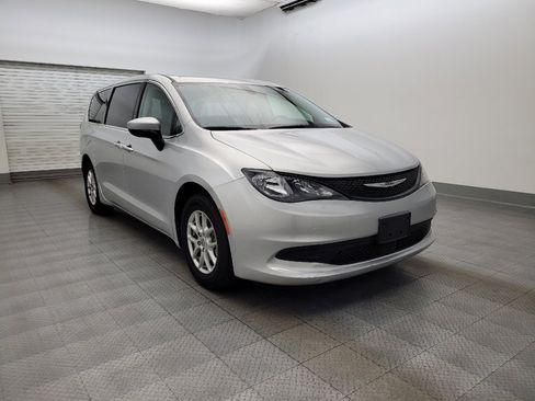 Used 2022 Chrysler Voyager LX FWD image 13