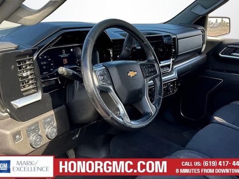 Used 2022 Chevrolet Silverado 1500 LT AWD/4WD image 17