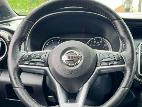 Used 2019 Nissan Kicks SR w/ SR Premium Package FWD image 27