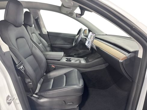 Certified 2022 Tesla Model Y Long Range AWD/4WD image 13