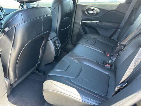 Used 2022 Jeep Cherokee Trailhawk w/ Premium Leather Package AWD/4WD image 18
