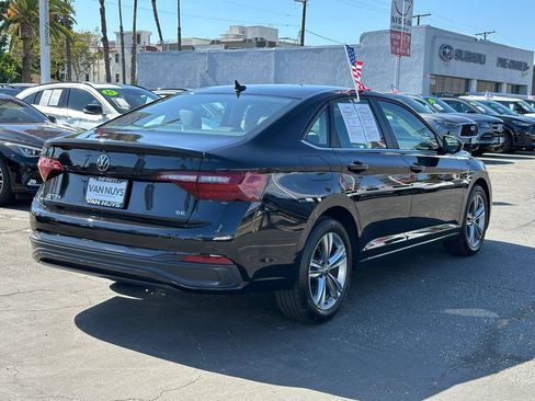 Used 2024 Volkswagen Jetta SE FWD image 7