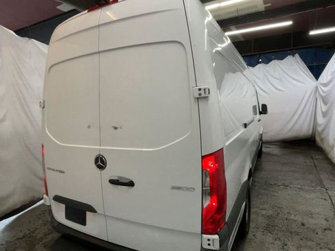 Used 2022 Mercedes-Benz Sprinter 2500 image 7